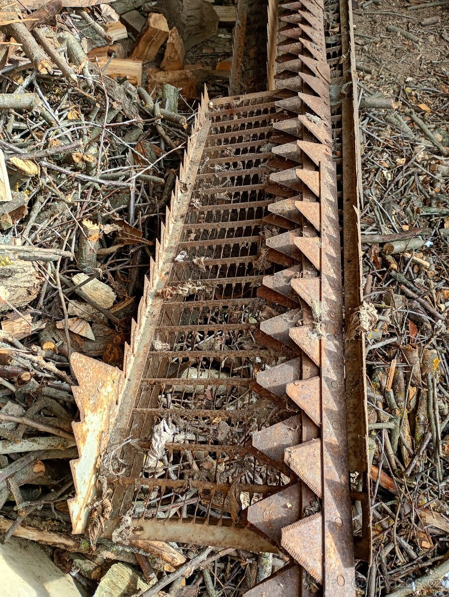 Vytřasadlo a 3kusy kosa Fortschritt E 512