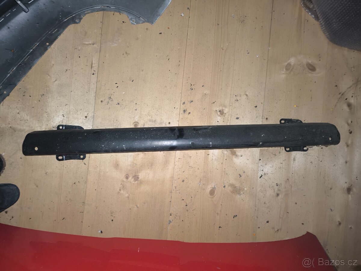 Zadní výztuha nárazníku octavia 1