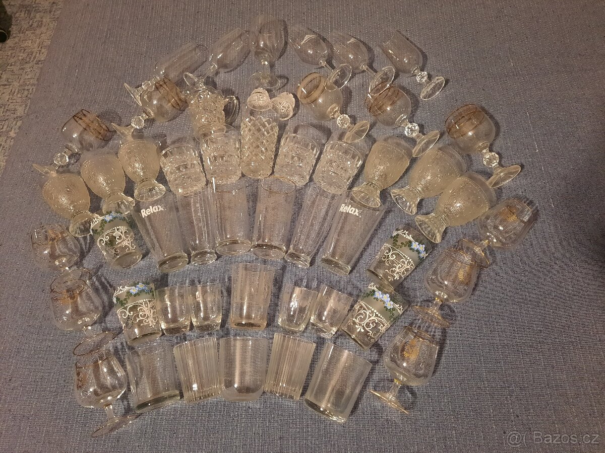 Velké množství skleniček