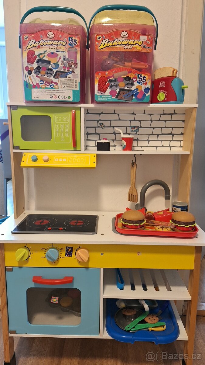 Dětská kuchyňka + doplňky