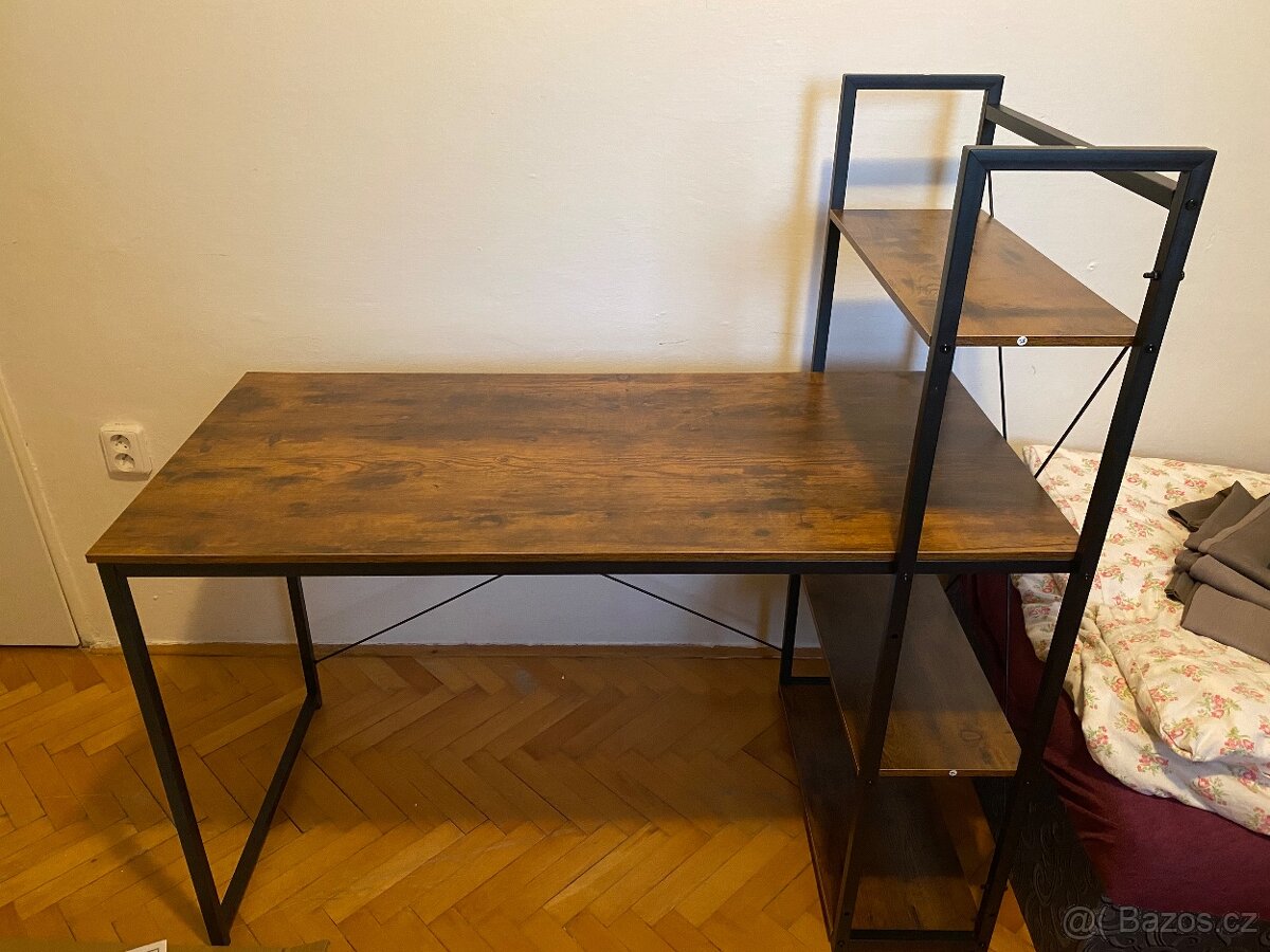Stôl s poličkami