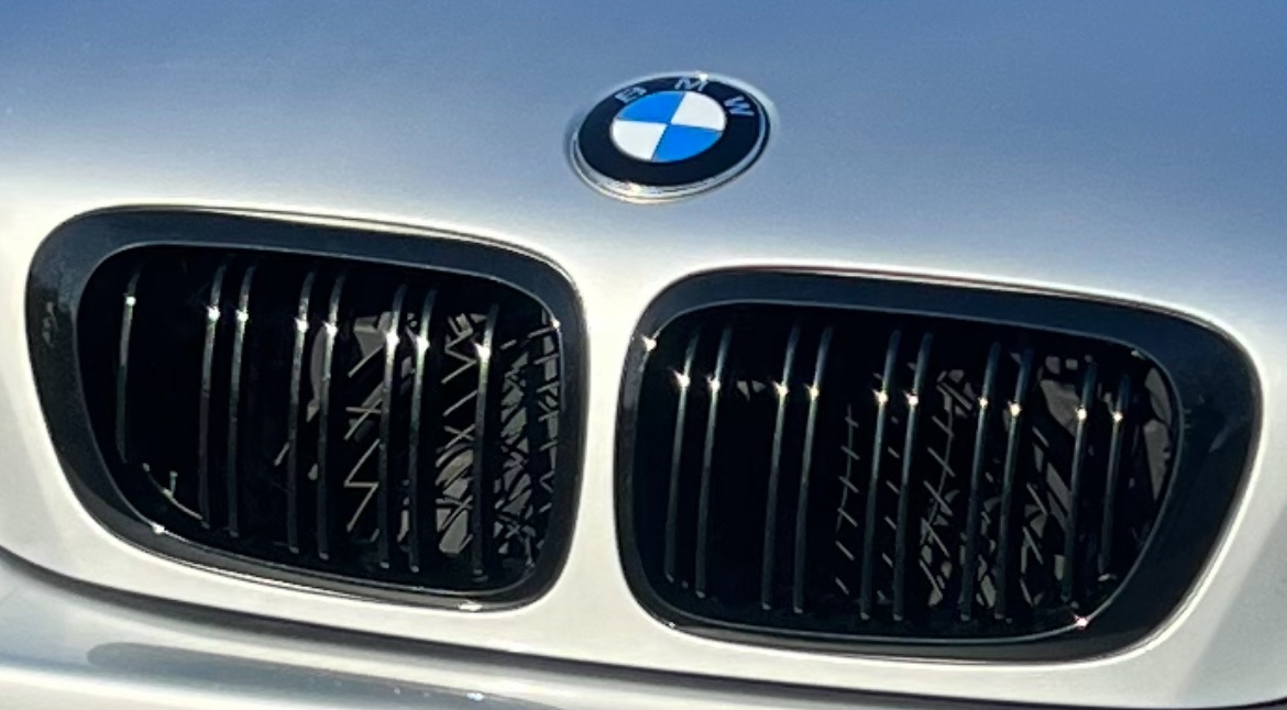 Koupím kryt na ostřikovače a černou ledvinku na e46 coupe