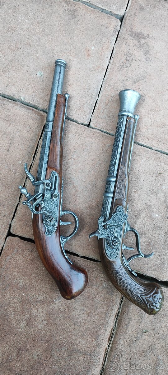 Repliky pistolí