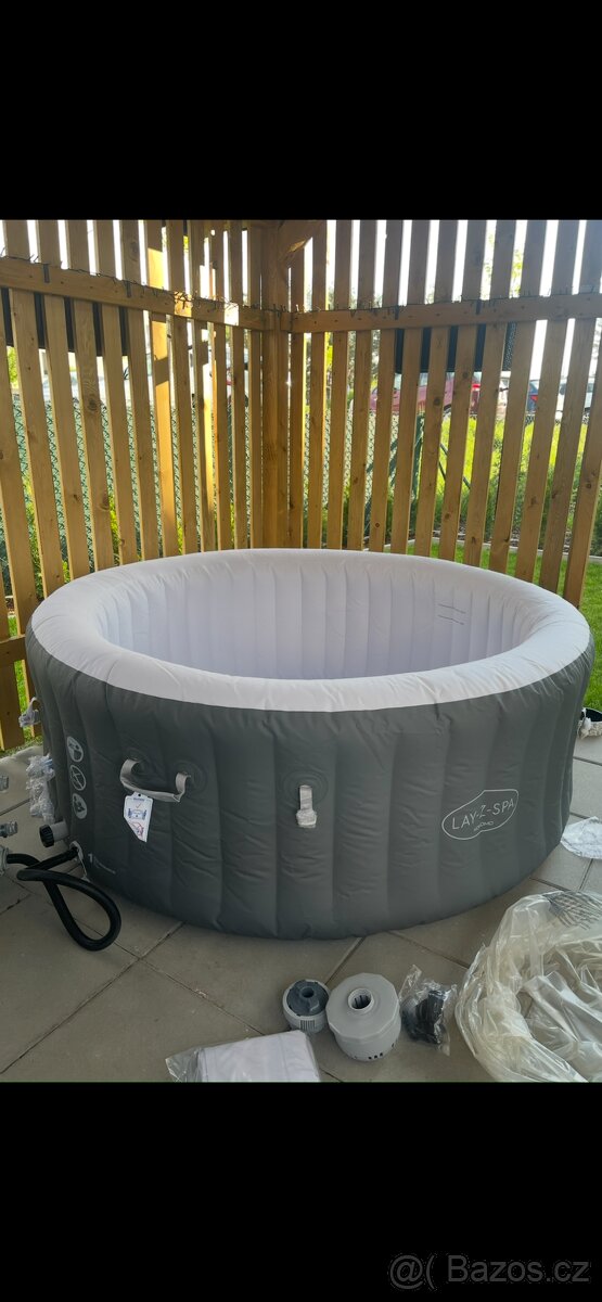 Bestway Lay-Z-Spa KOKOMO AirJet – vířivka pro 4 osoby, Wi-Fi