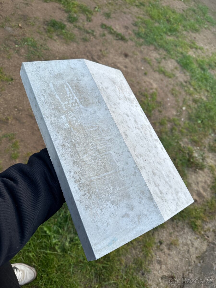Plotové stříšky