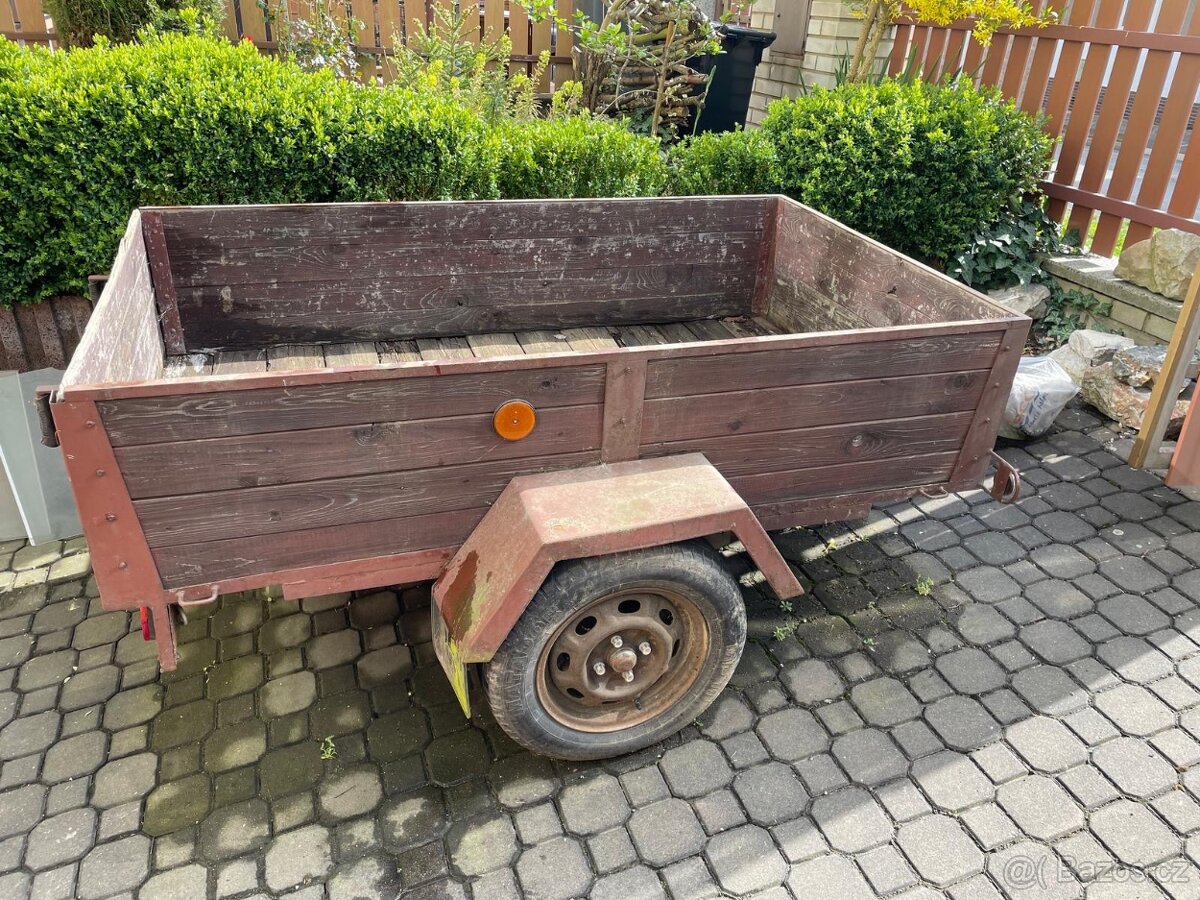 Přívěsný vozík za auto