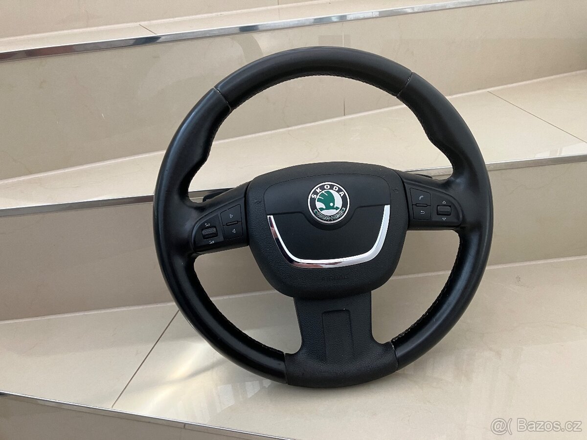 ŠKODA SUPERB II 2008-2013 ORIGINÁL SPORTOVNÍ VOLANT S PÁDLY