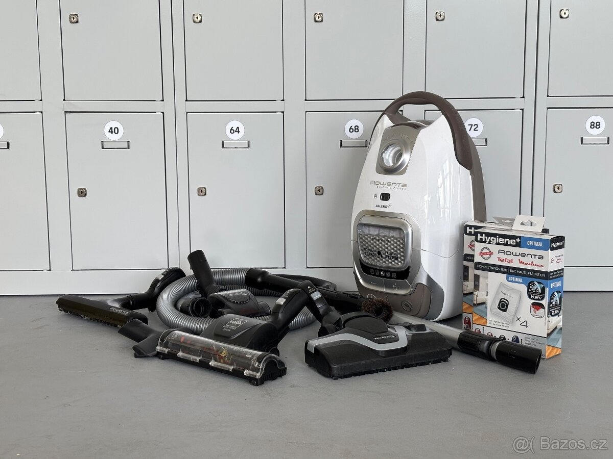 vysavač Rowenta RO7487EA Silence Force Allergy+