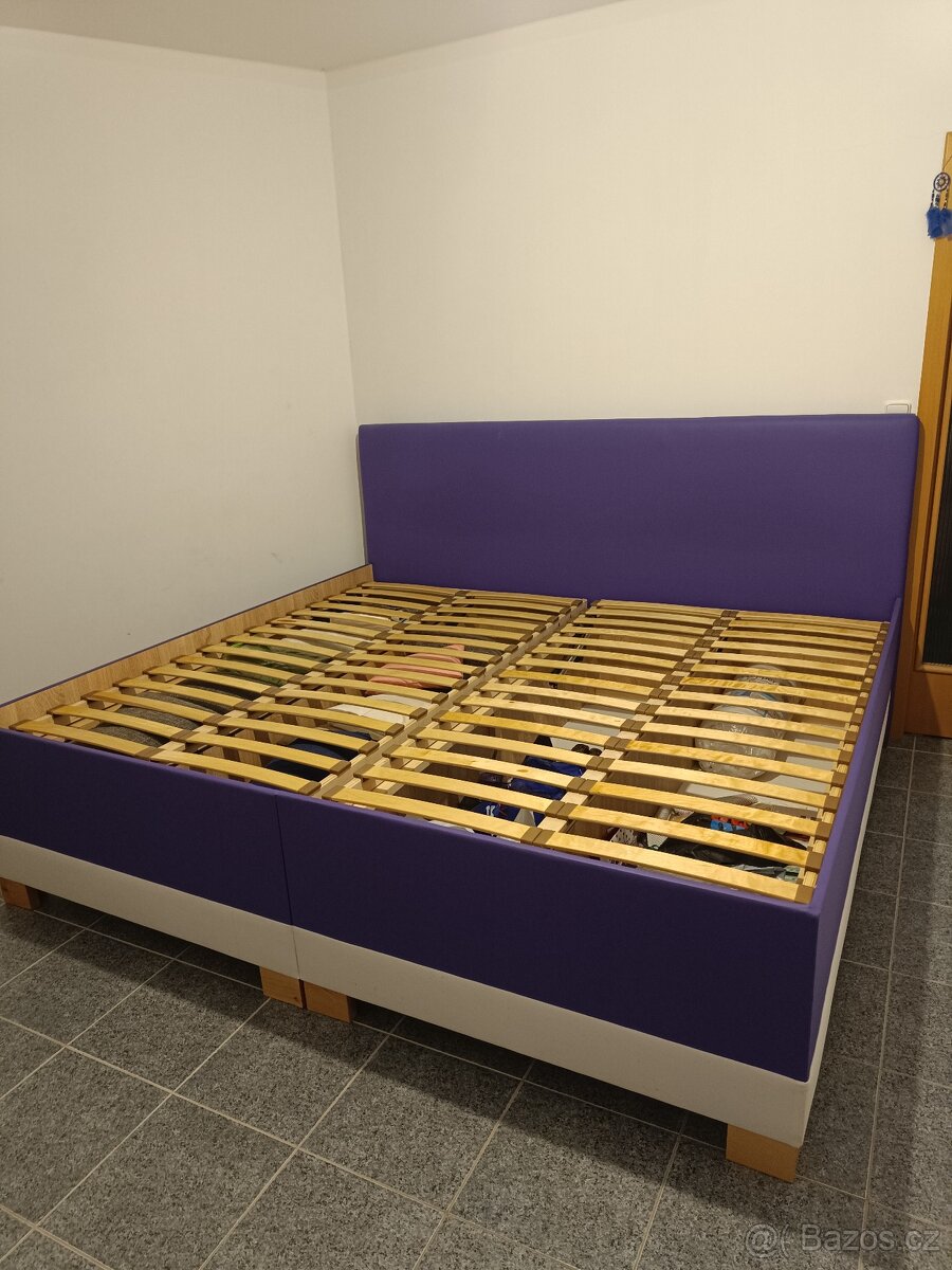 Kvalitní postel s úložným prostorem