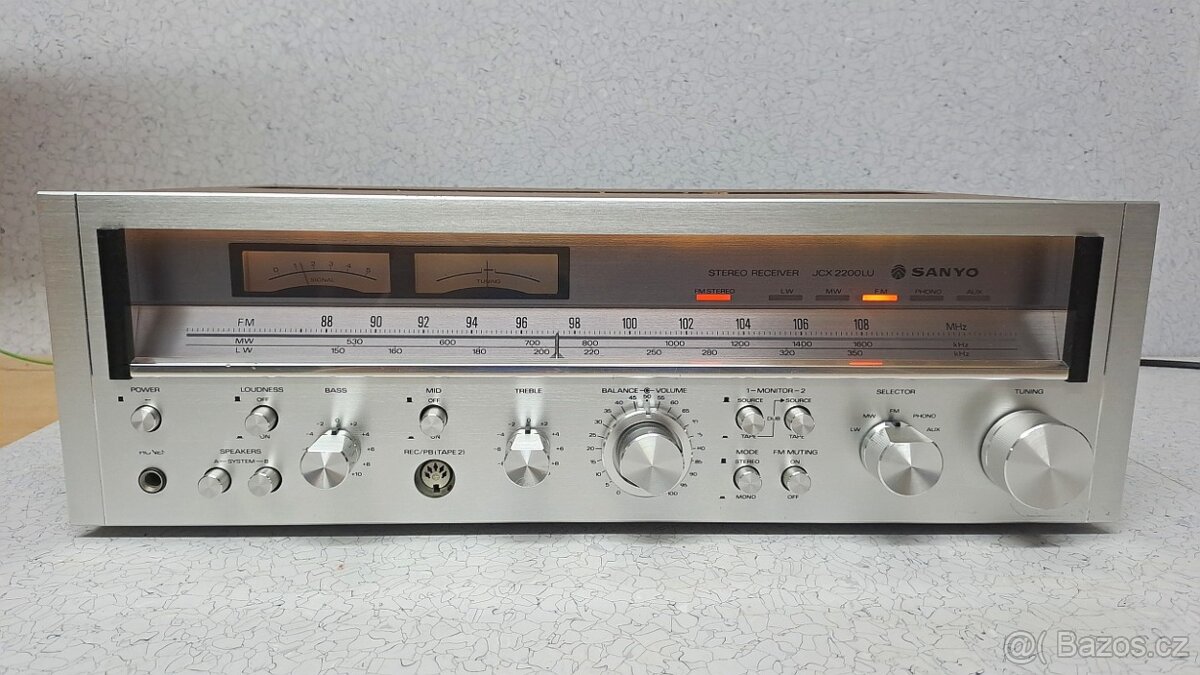 Vintage stereo FM a AM receiver Sanyo JCX-2200