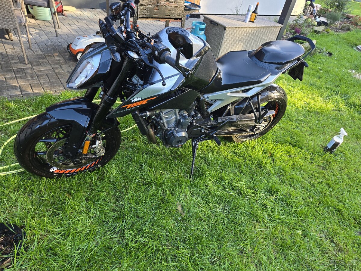 Prodám ktm duke 790