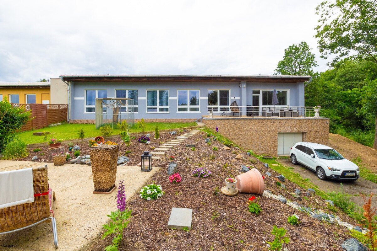 Prodej rodinného domu 358 m², pozemek 1 315 m² Slabce