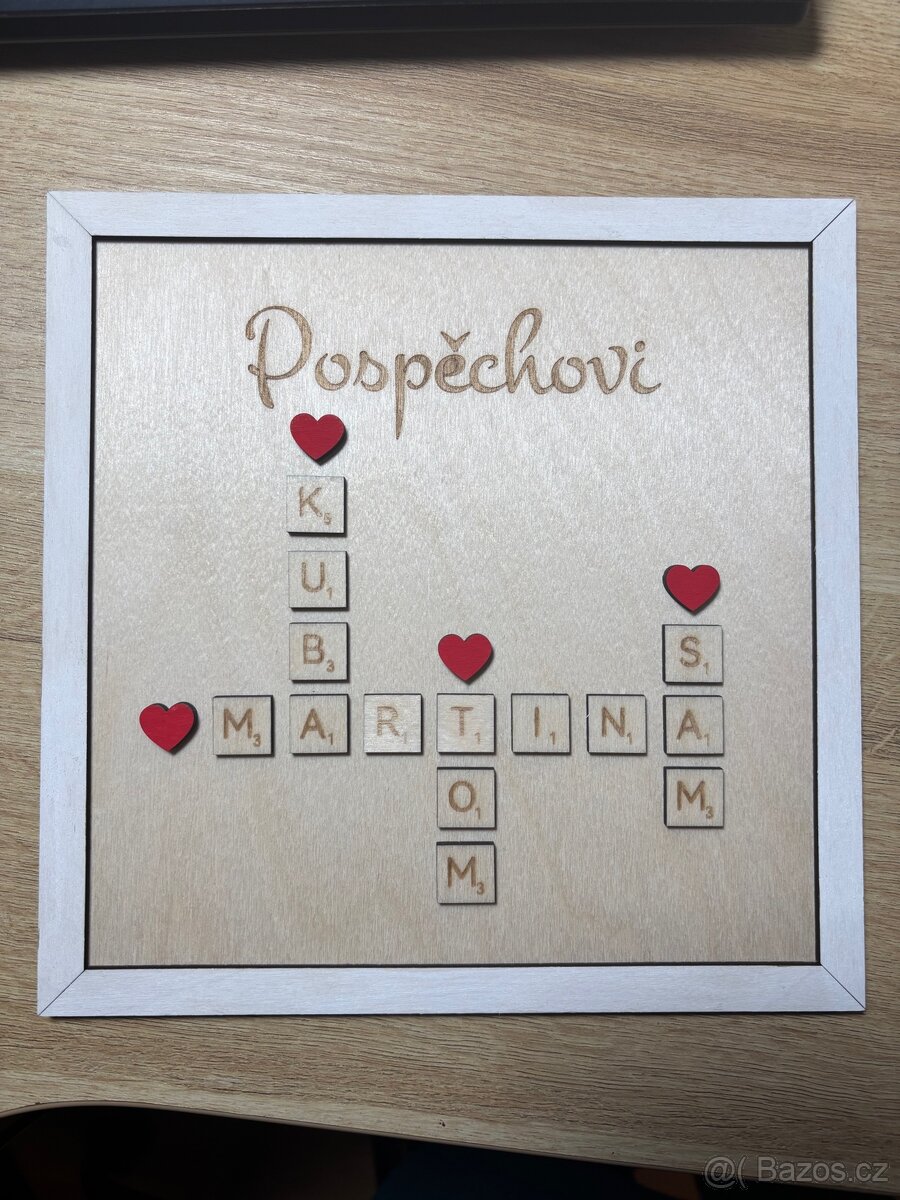 Rodinný dřevěný obraz scrabble