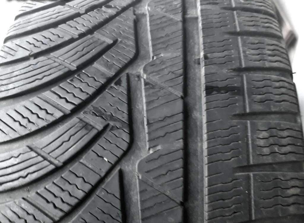 2ks zimních pneu 235/40 R18 Michelin