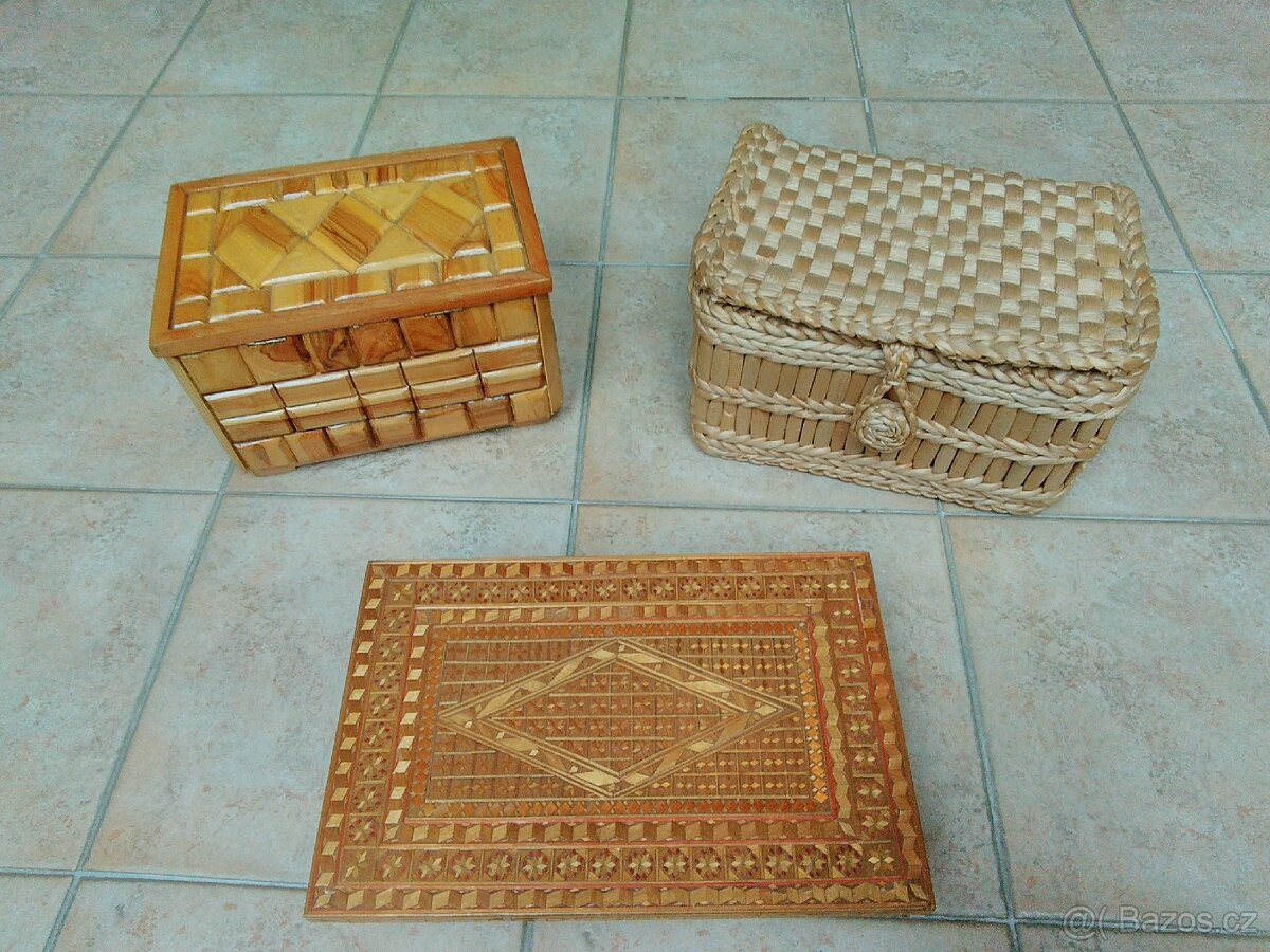 Prodám dózy a kufřík