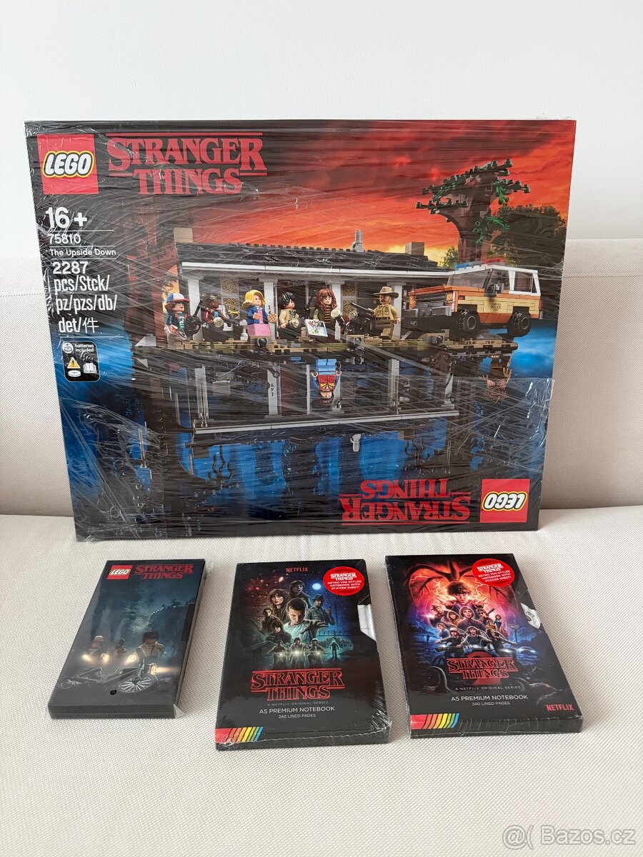 75810 LEGO Stranger Things The Upside Down + 3 notebooks