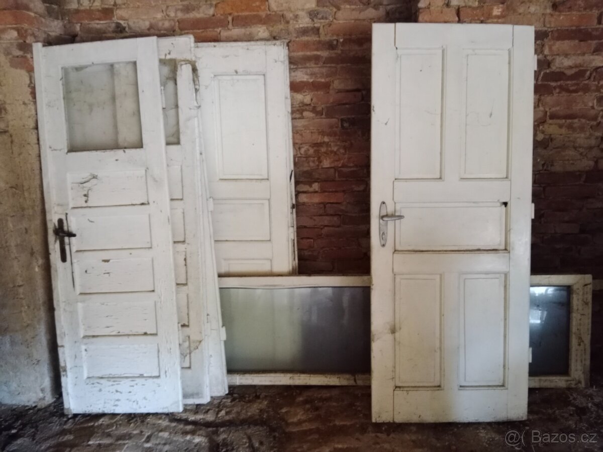Staré dveře více kusů