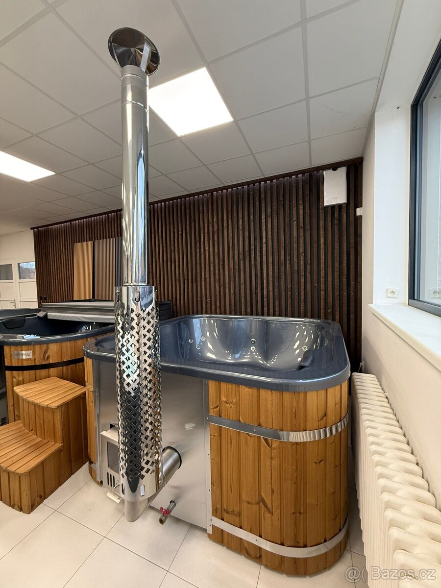 Koupací sud s hydromasážním a aeromasážním systémem