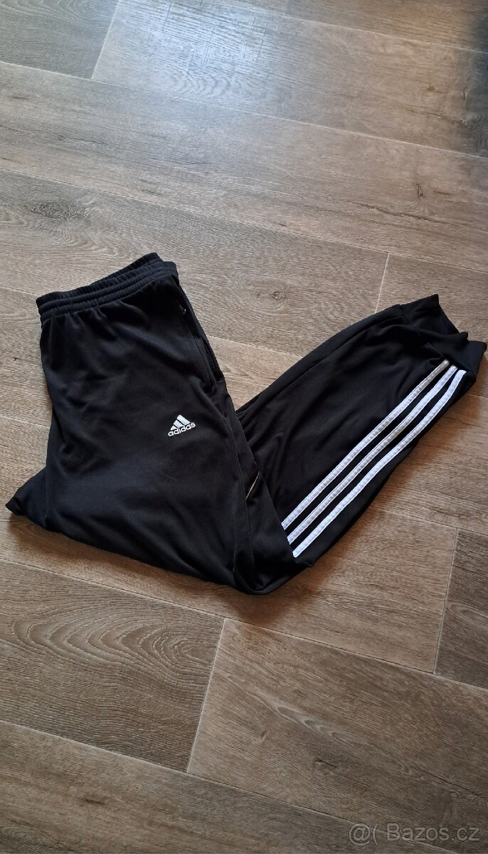 Hezké pánské tepláky Adidas