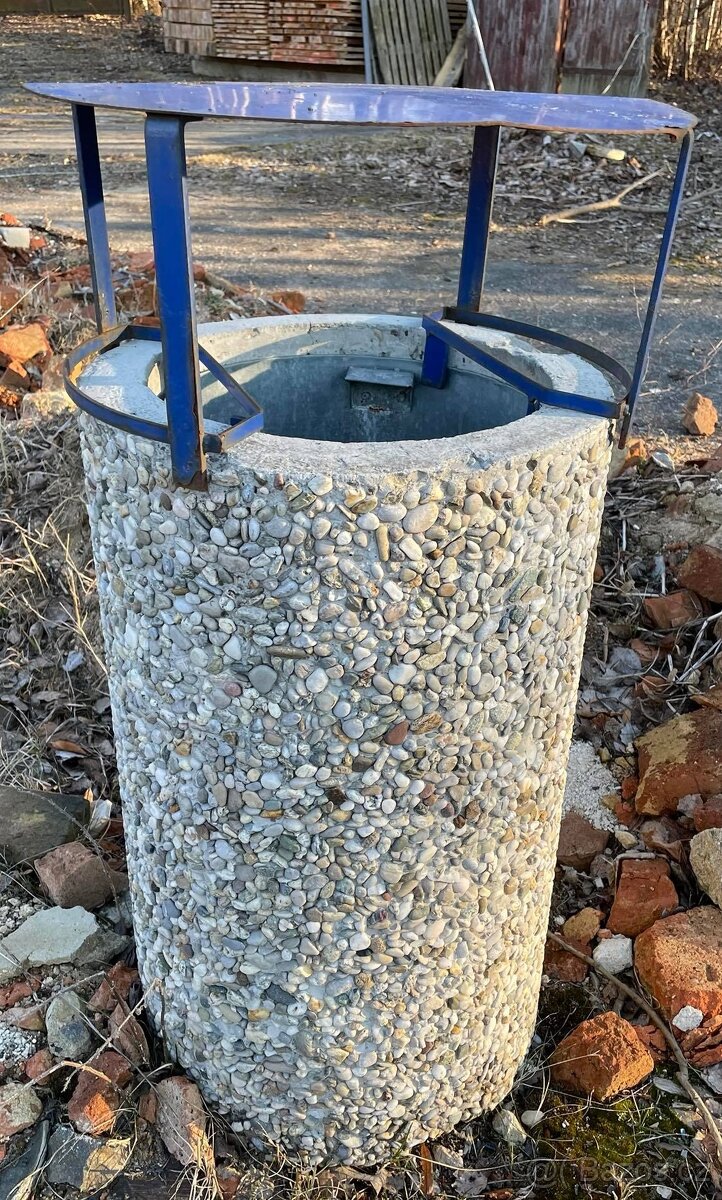 Betonový odpadkový koš z vymývaného betonu