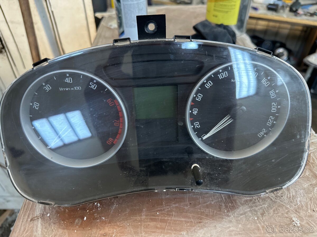 Škoda Fabia 2 1.2htp budíky