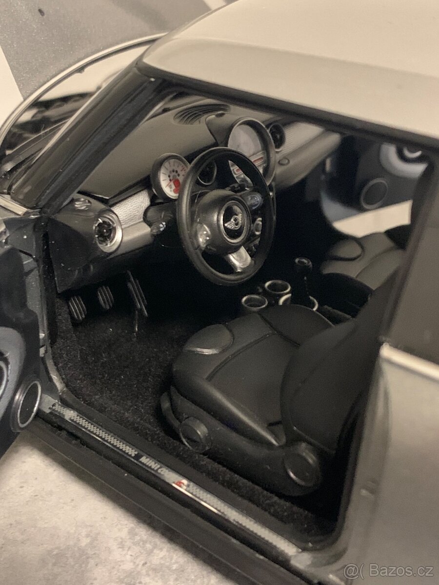 Mini Cooper S Clubman silver 1:18 Kyosho