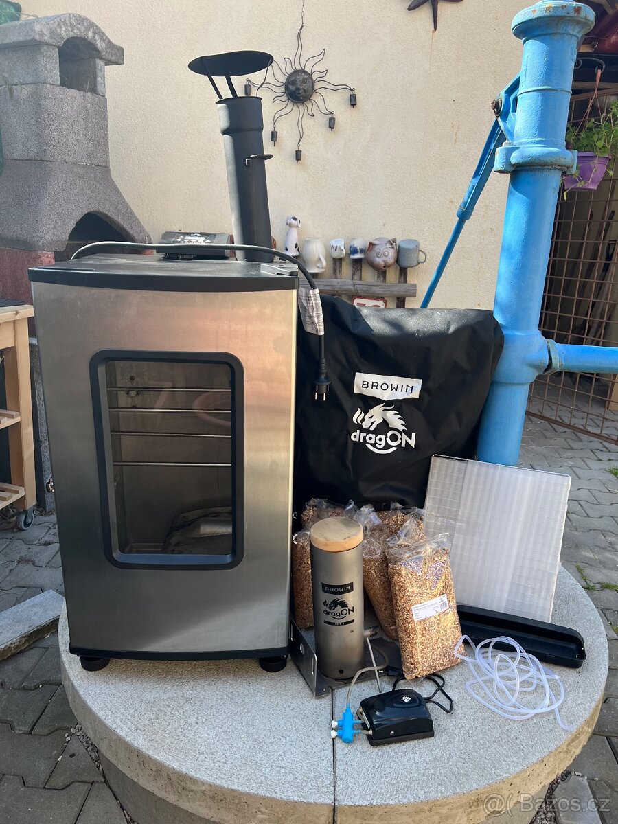 Elektrická udírna s generátorem kouře