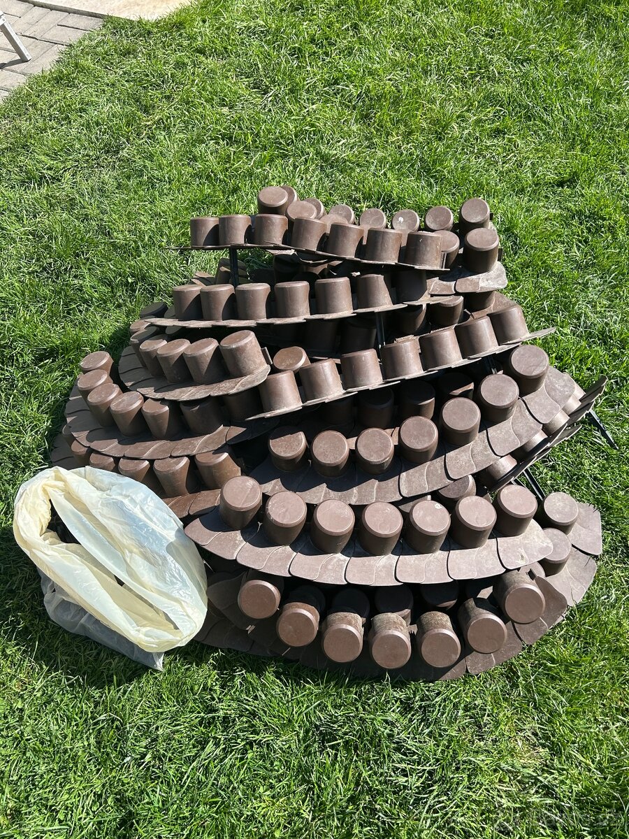 Zahradní plastová palisáda, okraje trávníků