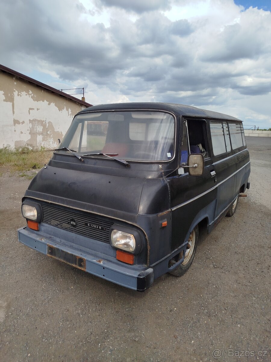 Škoda 1203 pohřební speciál