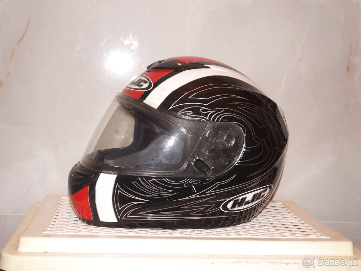 Helma na motorku XL motocyklová přilba HJC vel. XL 62cm.