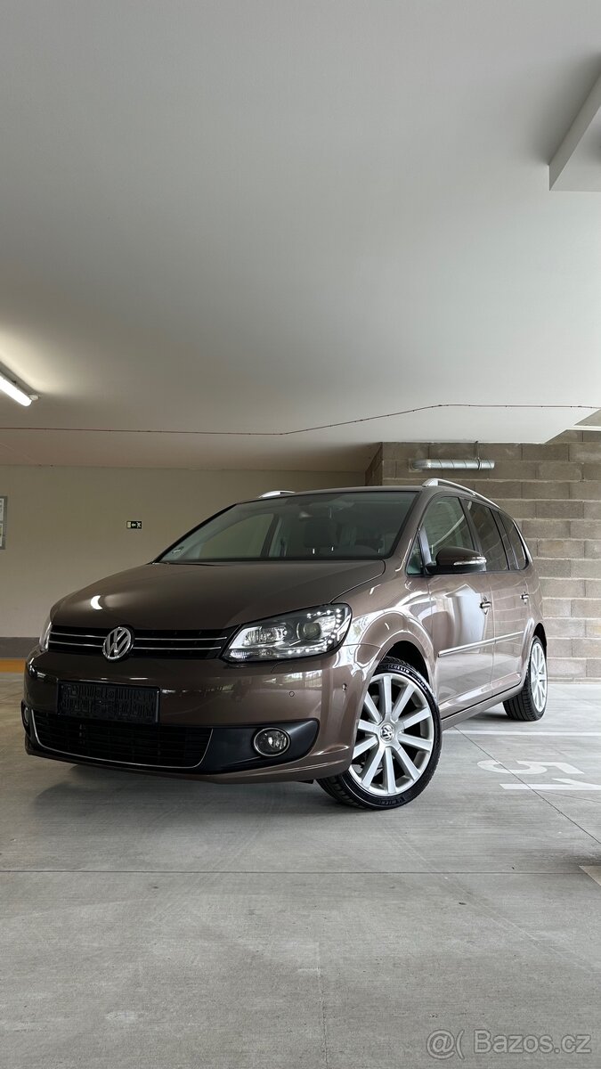 VW Touran Webasto 7mist Panorama DSG 125kw 160najeto