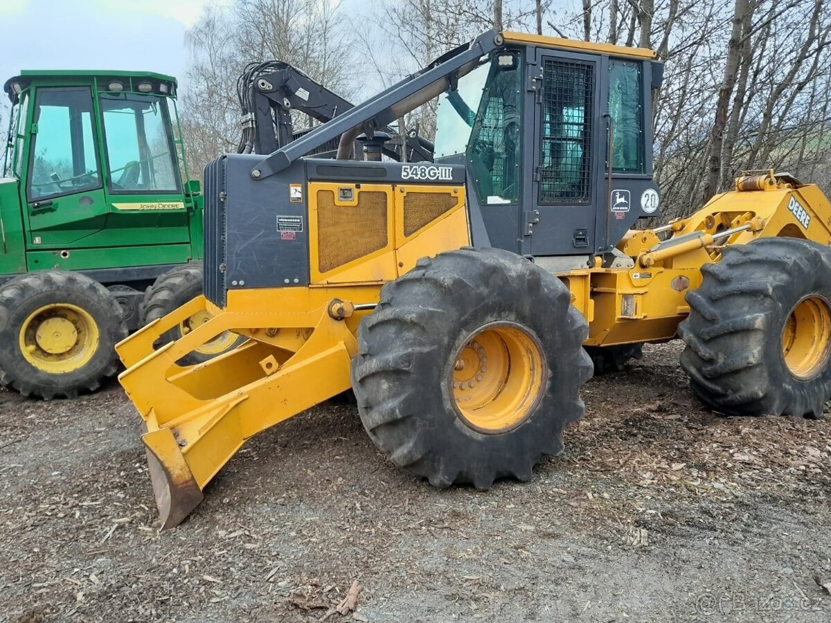 Lesní traktor JOHN DEERE 548 GIII klěšťák