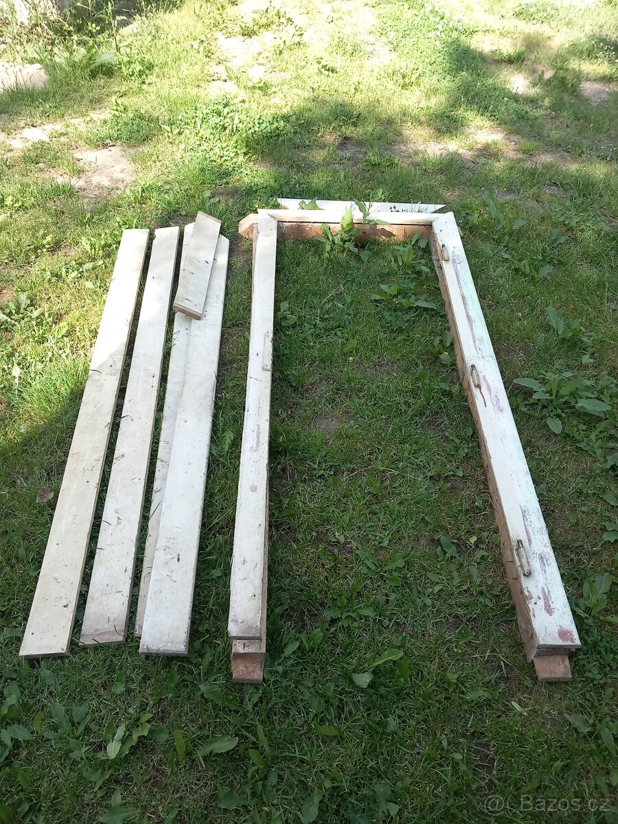 Bytelný trámový rám + dveře 70cm.