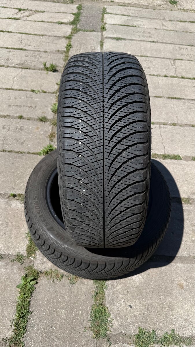 Prodám 2x celoroční pneu Good Year 215/55 R17 94V