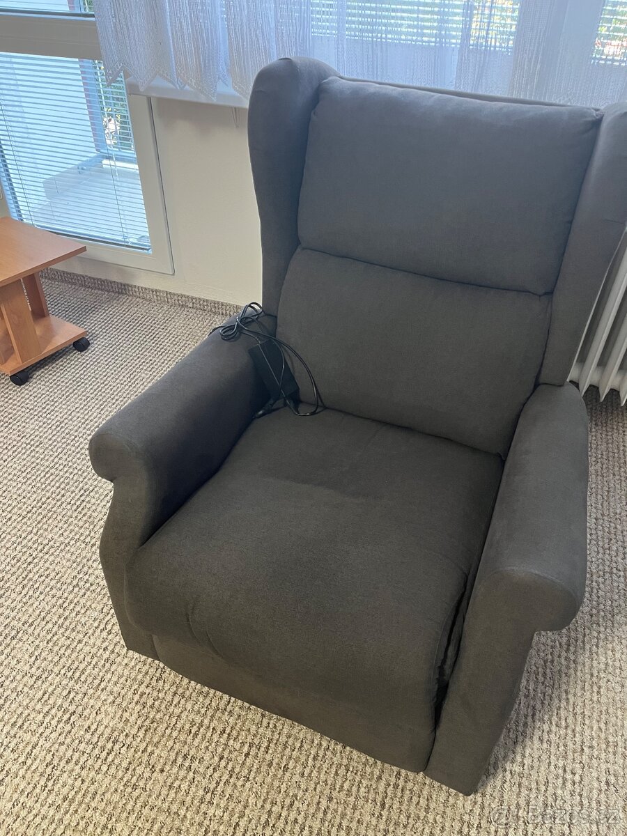 Relaxační elektrické polohovací křeslo