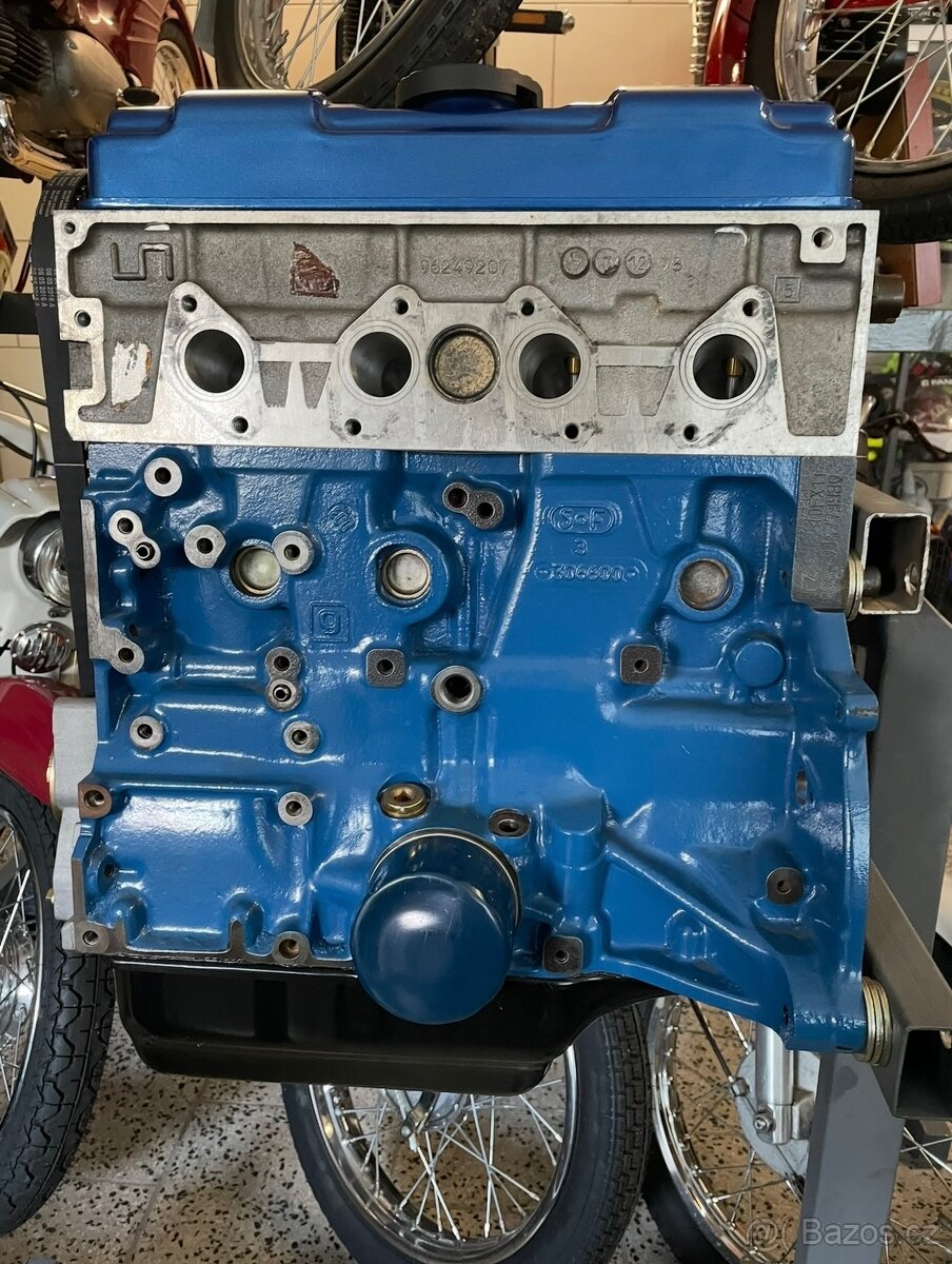Závodní motor Peugeot 106