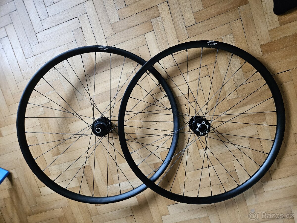 Zapletená BOOST kola 29" MTB Tubeless Ready Javax WD-255