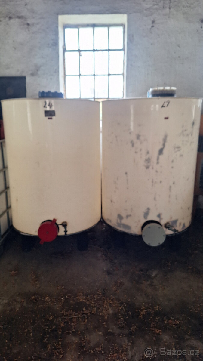 nádoby / nádrže na víno