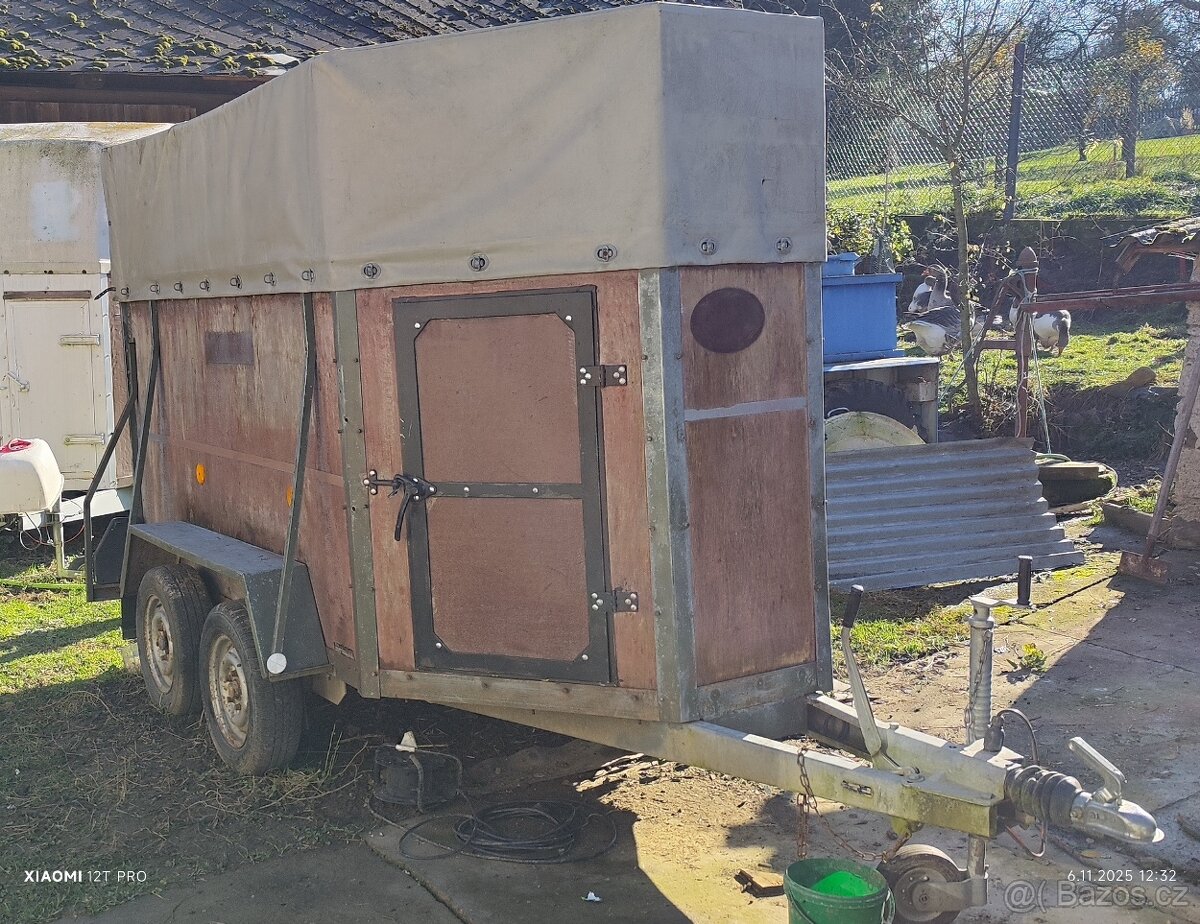 Nákladní přívěs