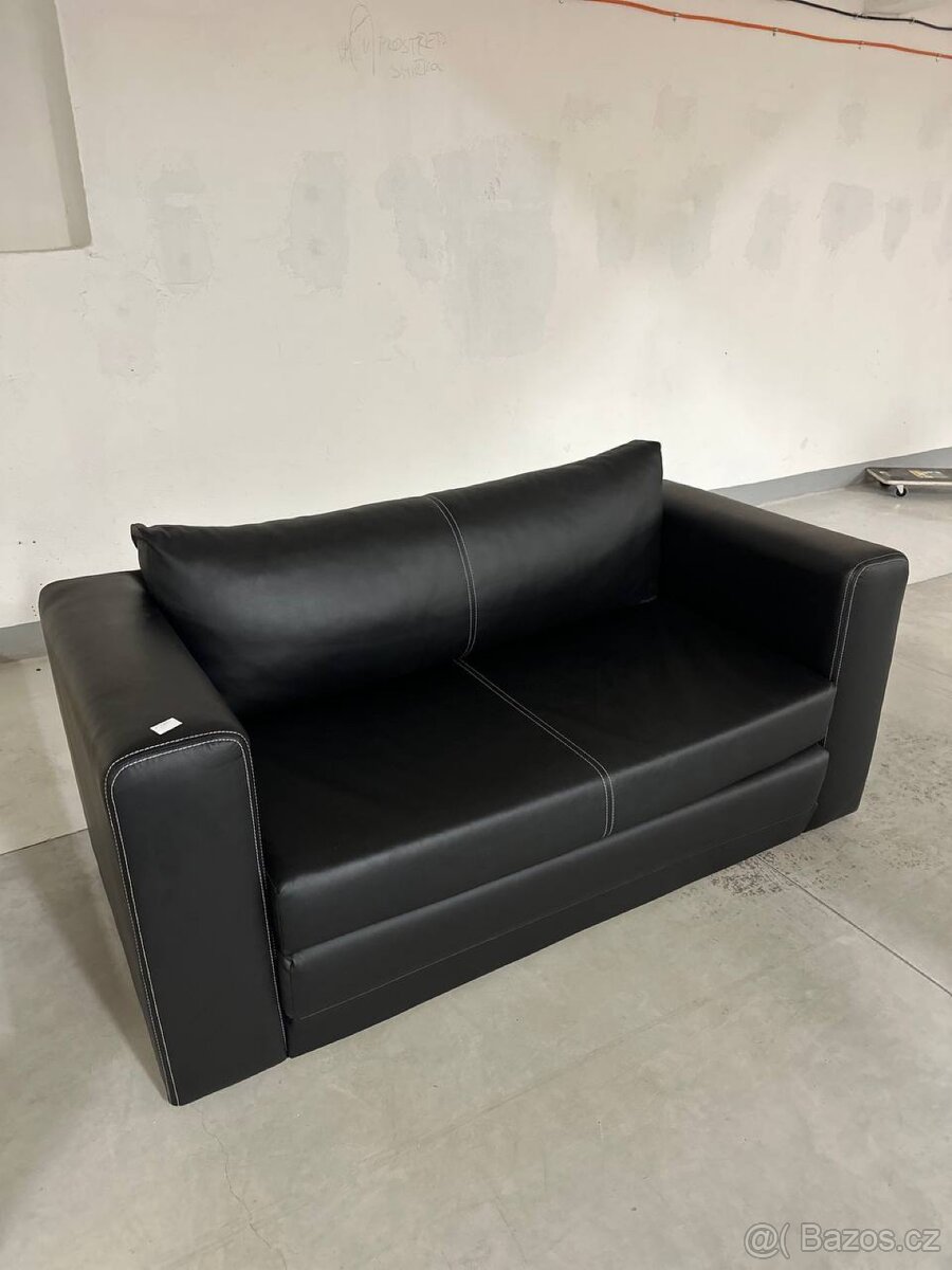 Černá rozkládací pohovka – moderní a praktická