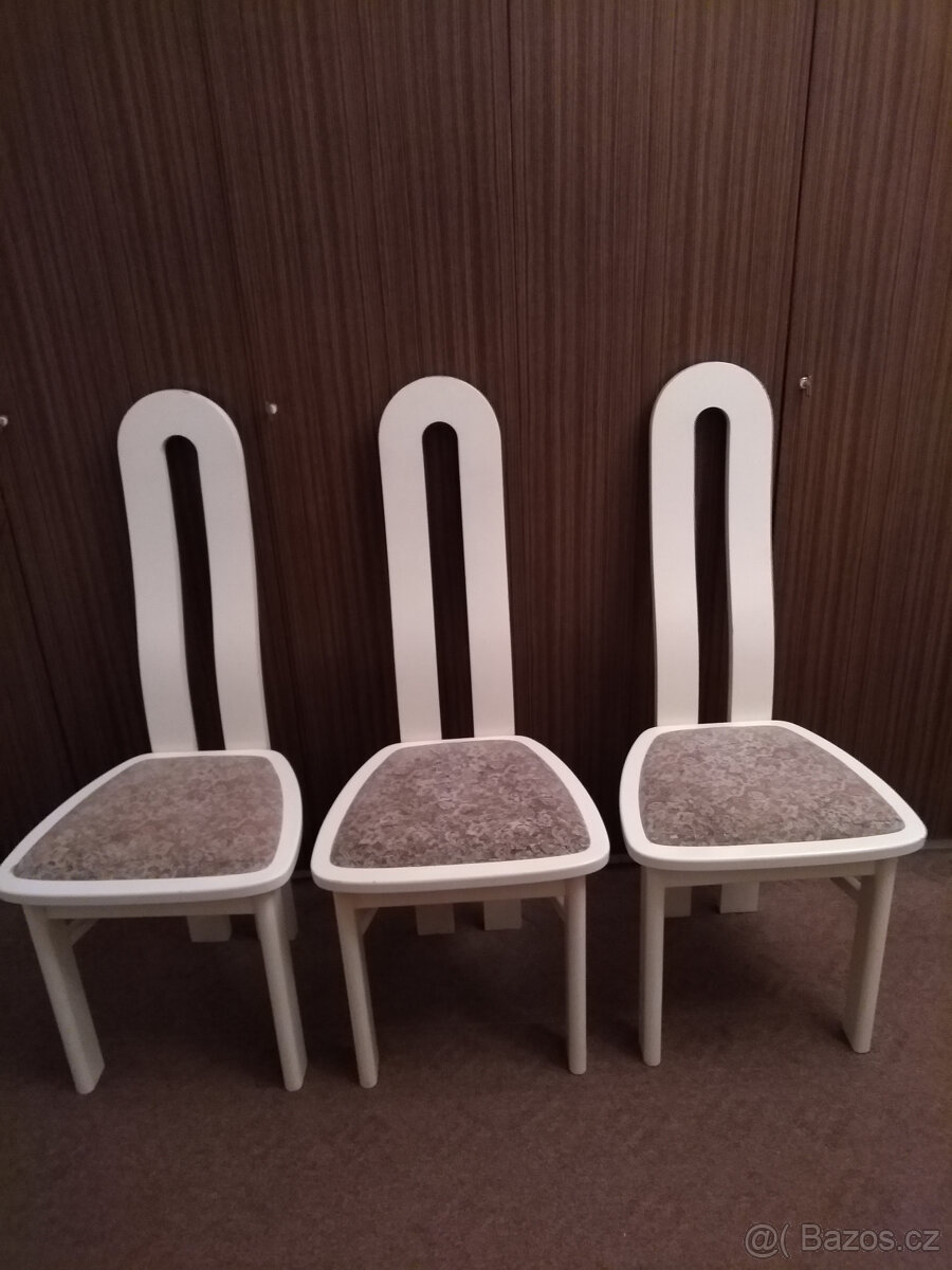 Židle bílé atypické