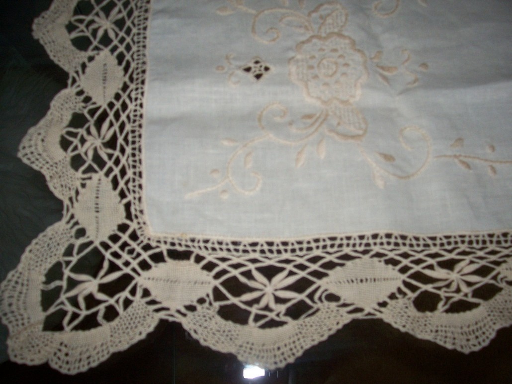 Běhoun na konferenční stolek