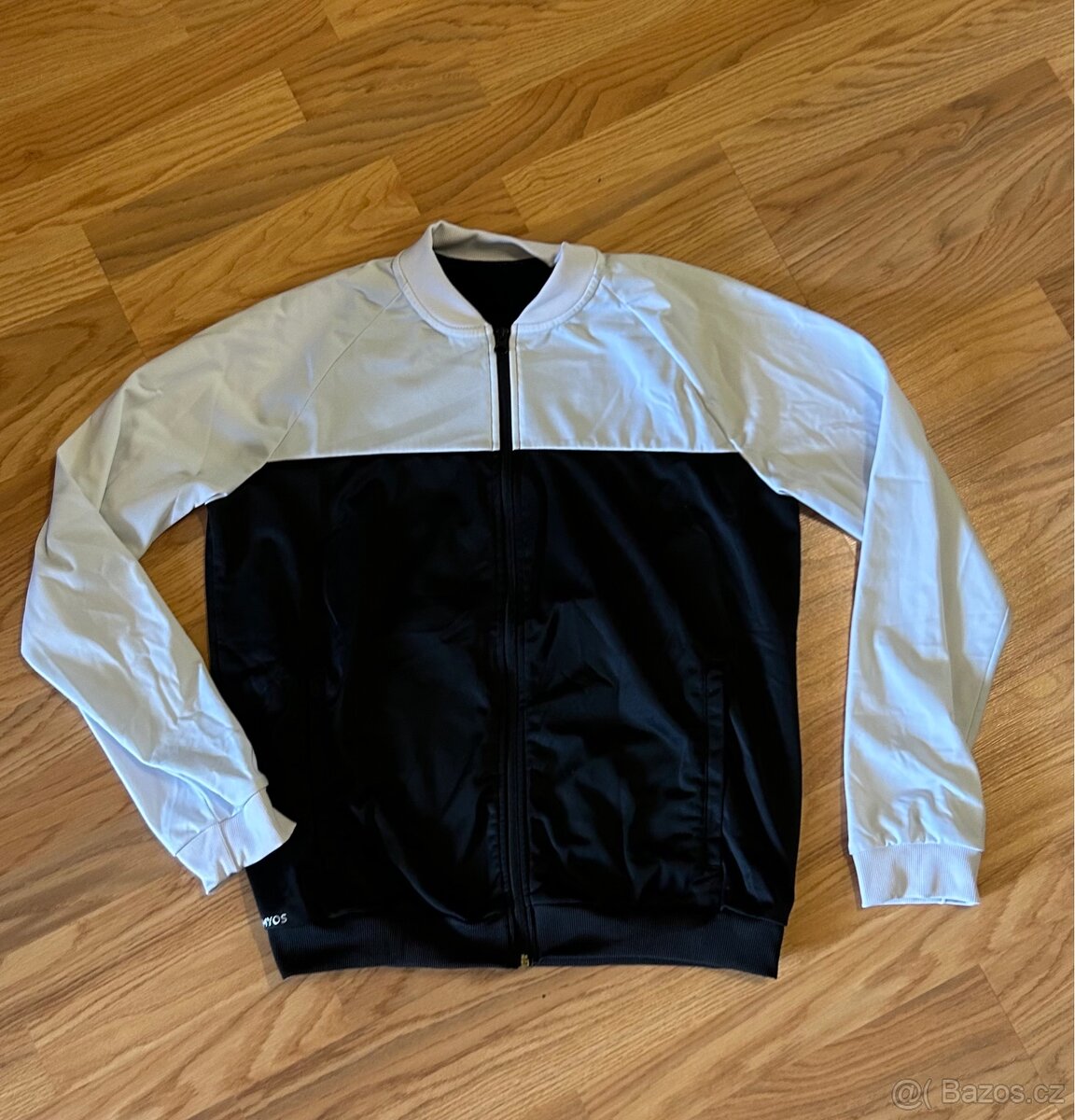 Lehká sportovní bunda velikost S