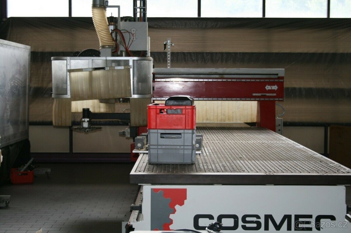 CNC obráběcí centrum s vakuovým stolem, odsávacím systémem a