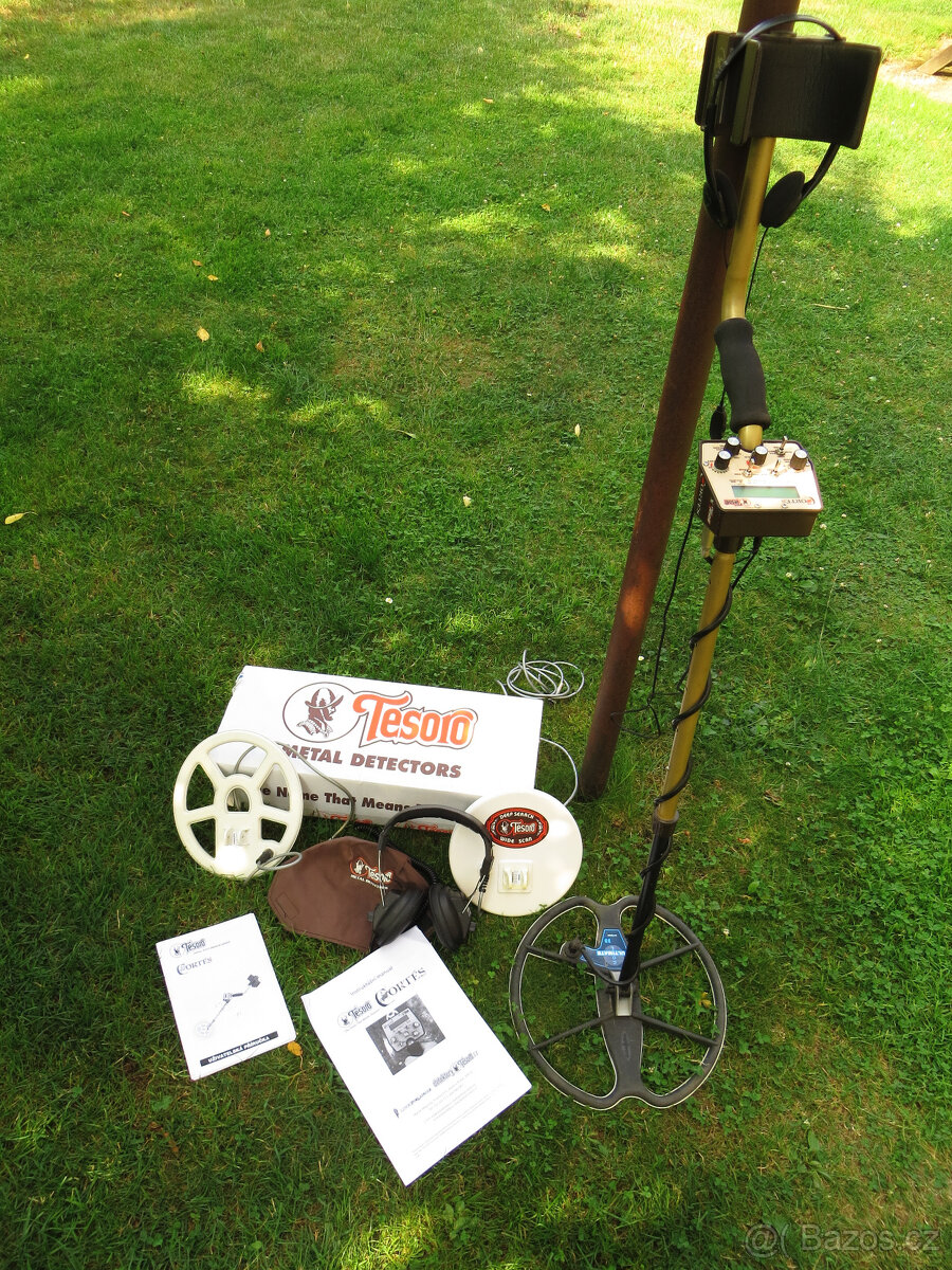 Detektor kovů Tesoro Cortes