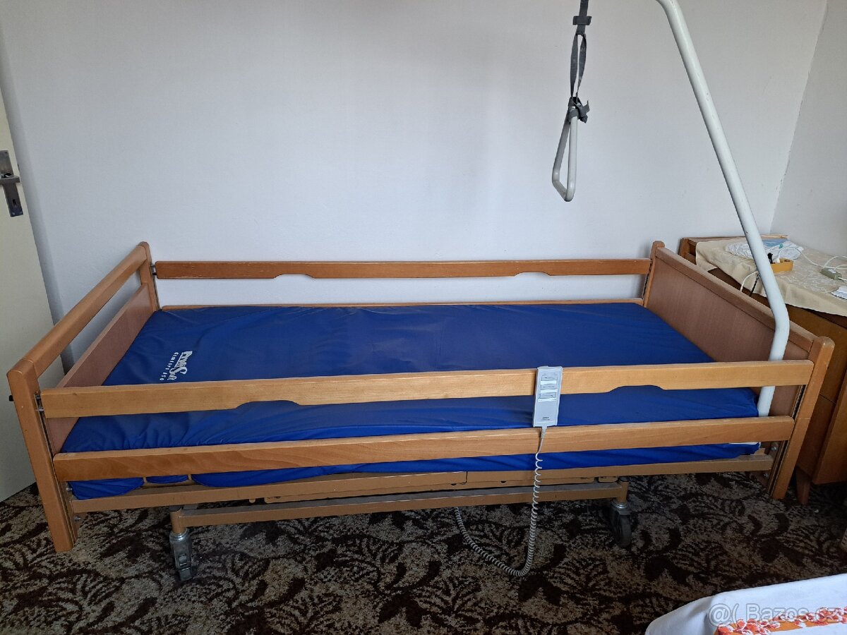 Polohovatelná postel