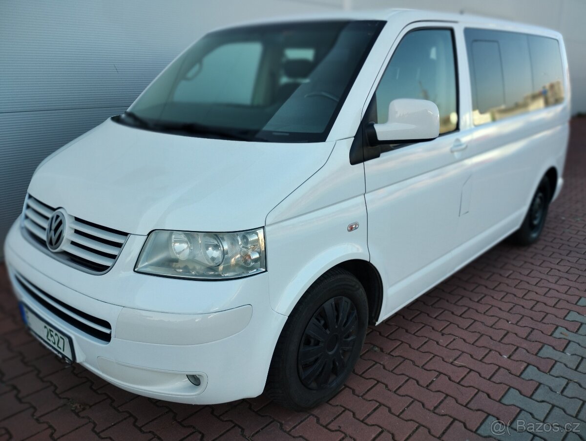 VOLKSWAGEN T5 CARAVELLE, 2.5 TDi, 9 MÍST, SERVISKA.