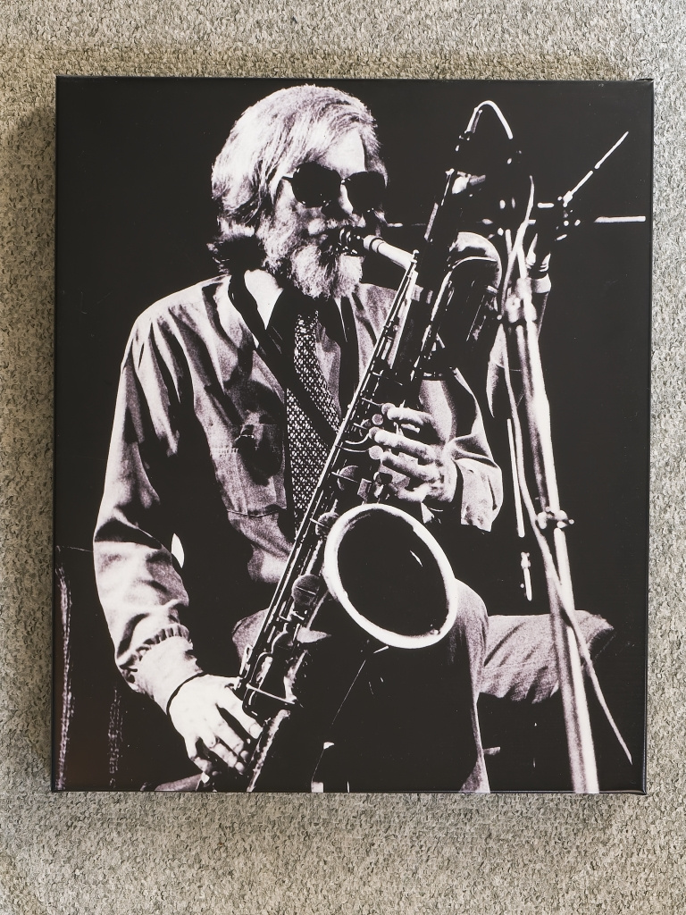 FOTOOBRAZ SAXOFONISTA GERRY MULLIGAN, HRÁČ NA TENORSAXOFON