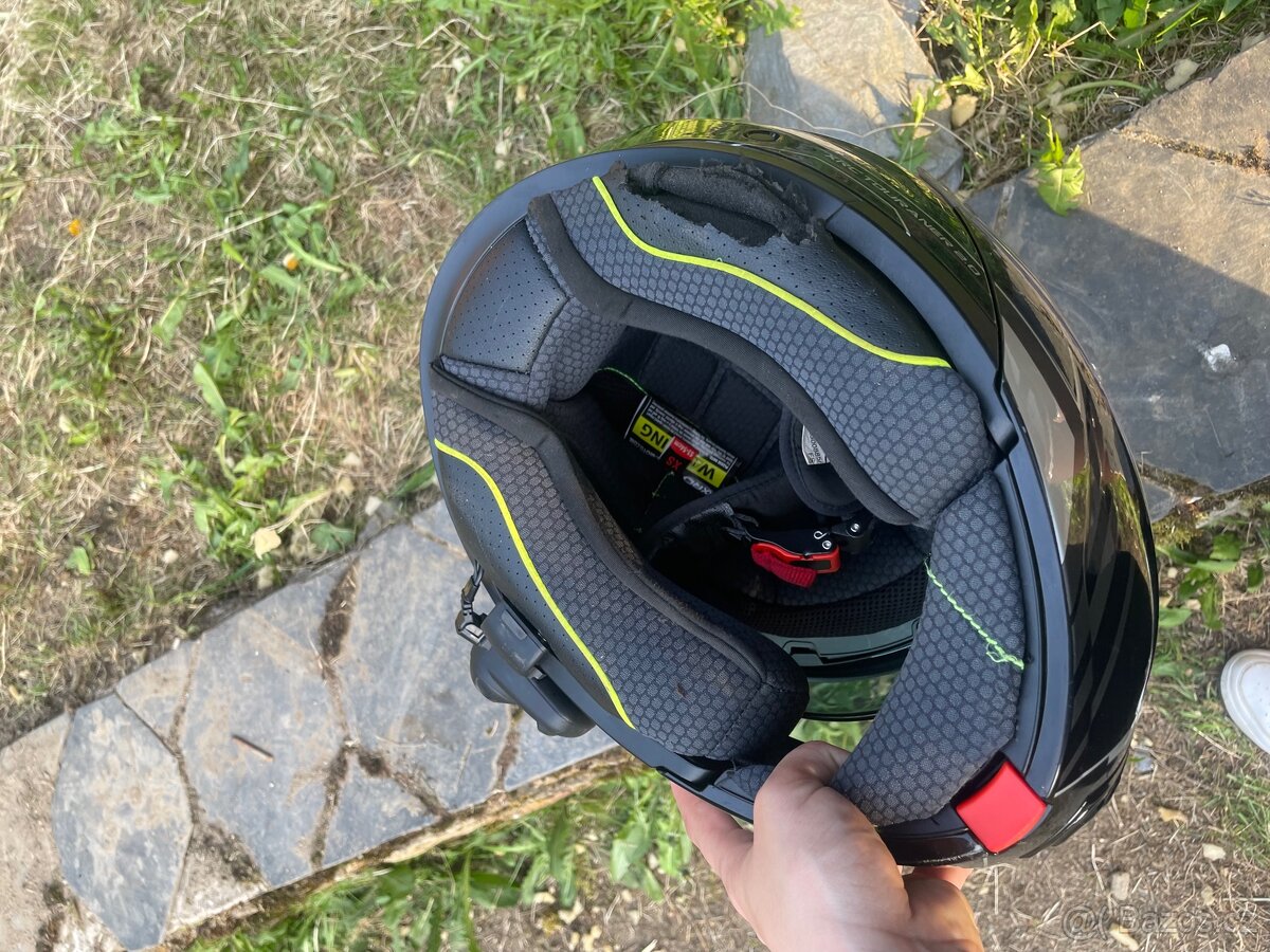 Vyklápěcí helma
