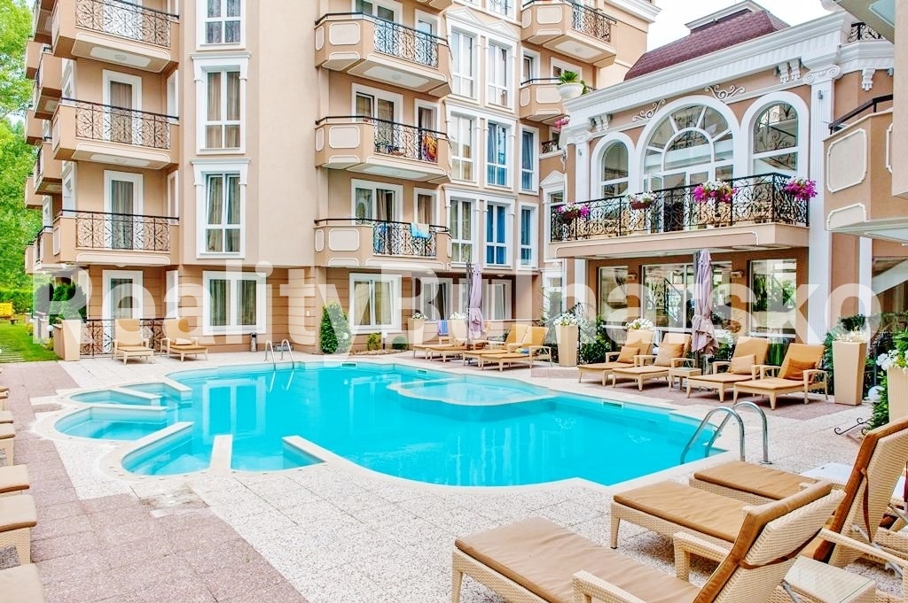 studio (1+kk) o výměře 37 m² s balkonem s výhledem na bazén